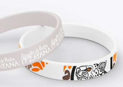 Manilla blanca gigantes de piedra